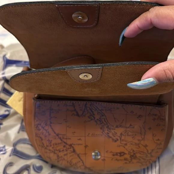 NWT Beautiful Patricia Nash signature map Rython Crossbody - Picture 4 of 4